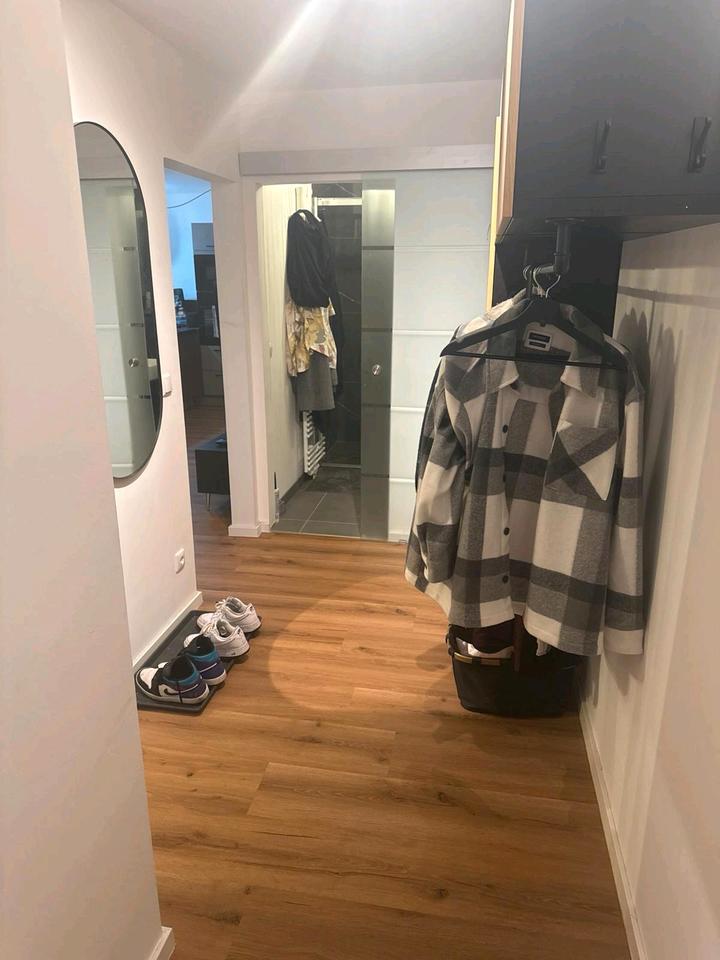 Thumbnail-Helle, neu samierte 2-Zi-Wohnung 81549 München, teilmöbliert