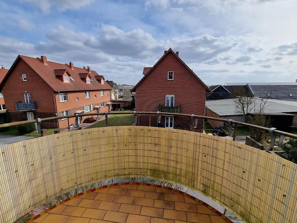 Thumbnail-Schöne 2-Zimmer-Wohnung mit Balkon im ruhigen 2-Parteienhaus am Elbberg