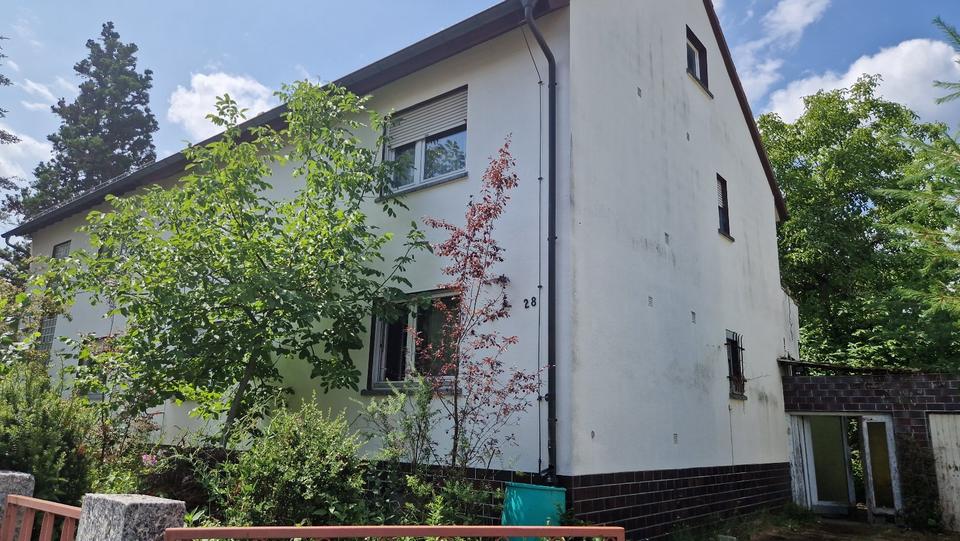 Thumbnail-Von Privat: Sanierungsbedürftige Zweifamilien Doppelhaushälfte