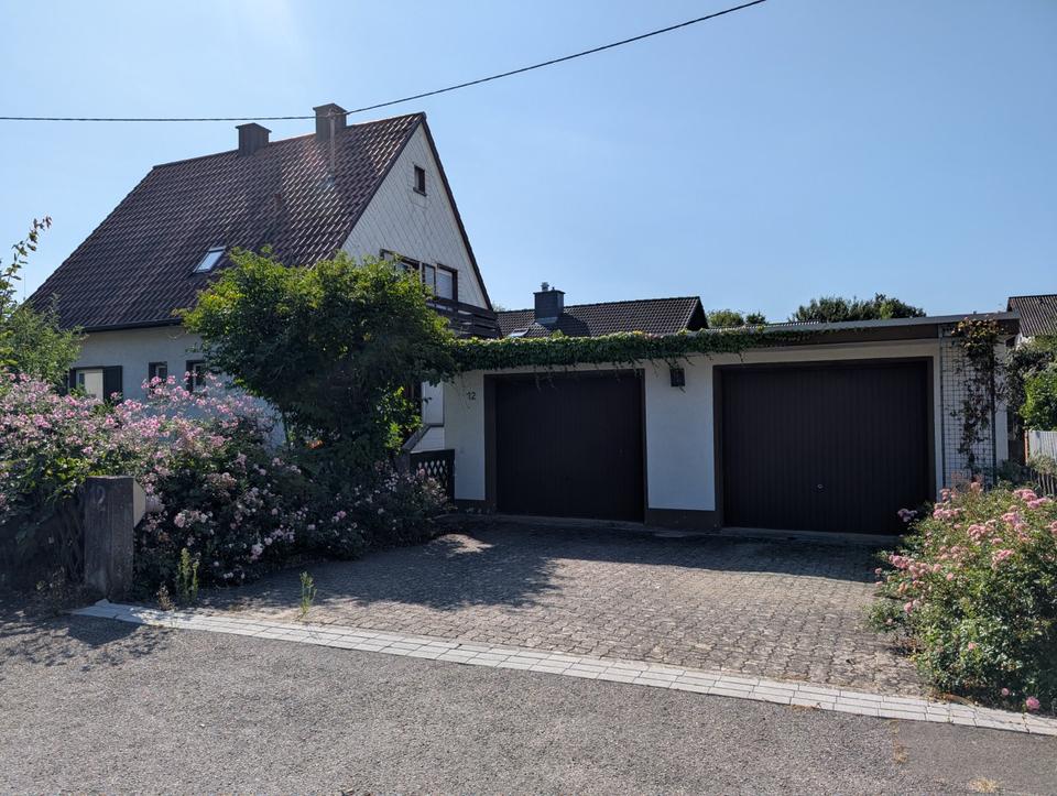 Thumbnail-Freistehendes Einfamilienhaus mit großem Garten und Doppelgarage