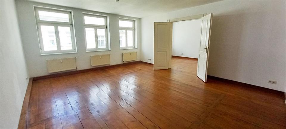 Thumbnail-Typisch Altbau .. ! Schöne Wohnung zum Sommer zu vermieten!