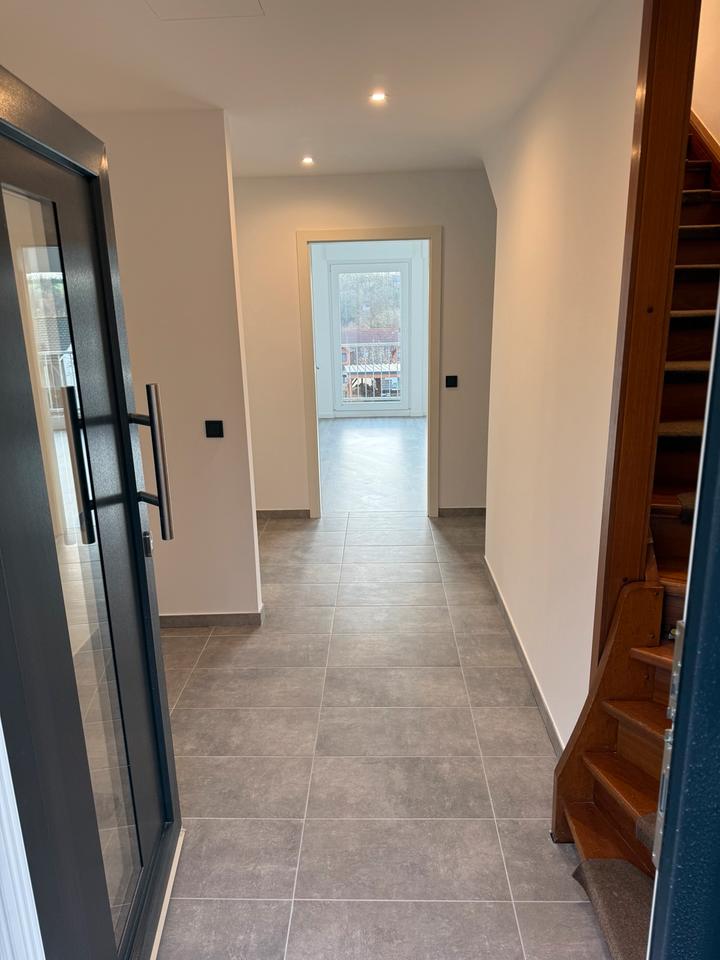 Thumbnail-Neu sanierte 2 Etagen Wohn. mit Balkon, Terrasse, Garage + Garten