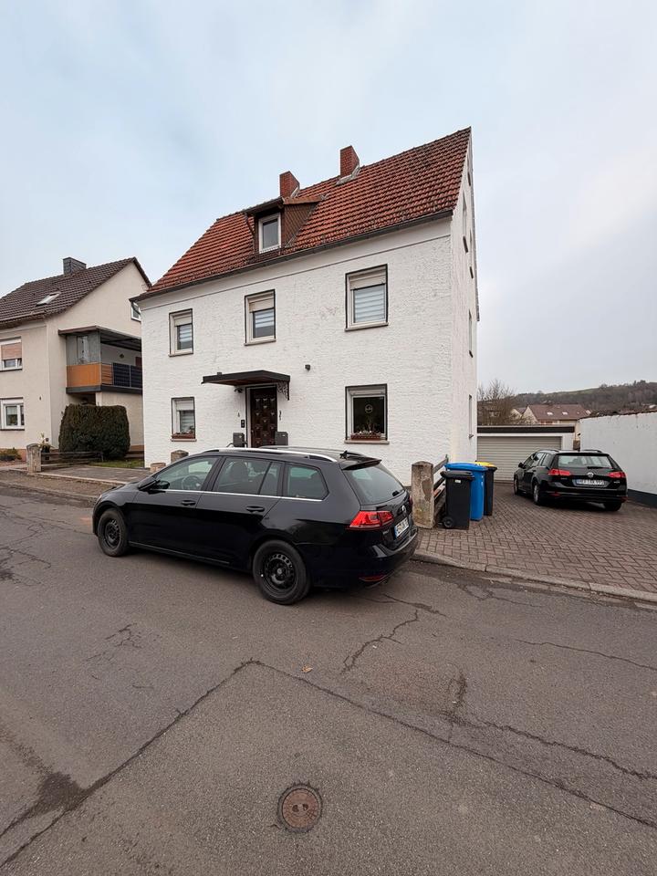 Thumbnail-Großzügiges Zweifamilienhaus mit Terrasse, Kamin & Garage