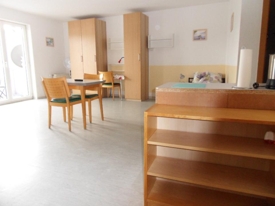 Thumbnail-*** SEHR GROßZÜGIG ! IDEAL FÜR SINGLES, PAAR ODER 2er WG ! ***