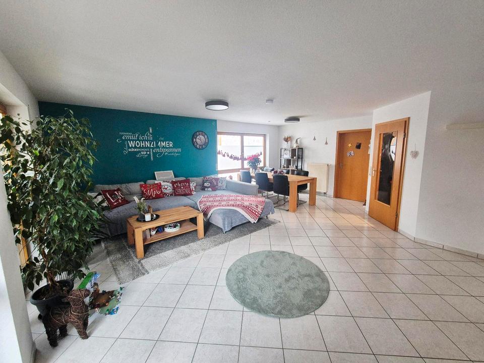 Thumbnail-Großzügige, helle 4,5 Zimmer Wohnung in Rottenburg Ergenzingen