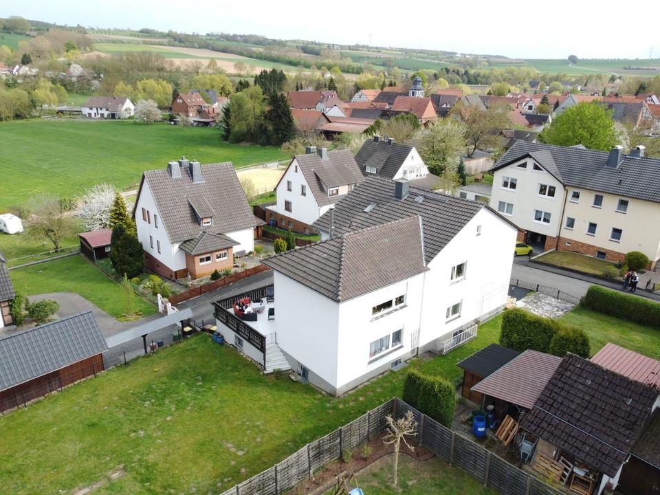 Thumbnail-Zweifamilienhaus (305m²) mit 3 Garagen, Kamin & 2 Terrassen