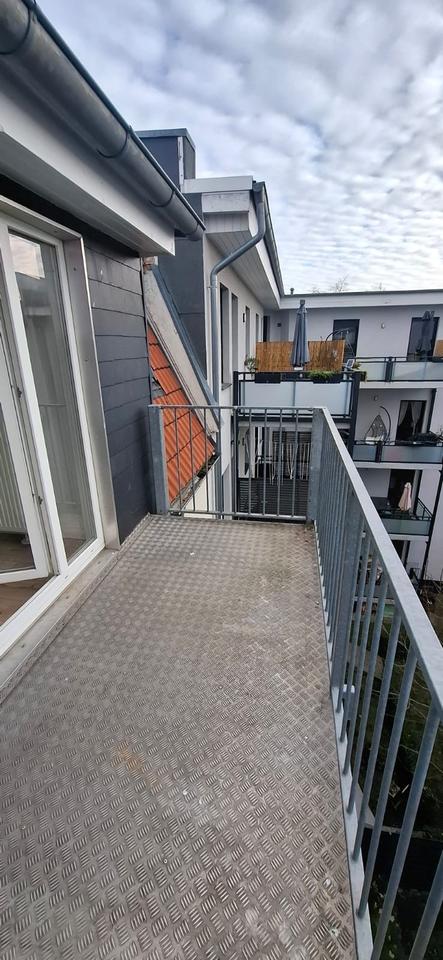 Thumbnail-Schöne Dachgeschosswohnung mit Balkon zu vermieten