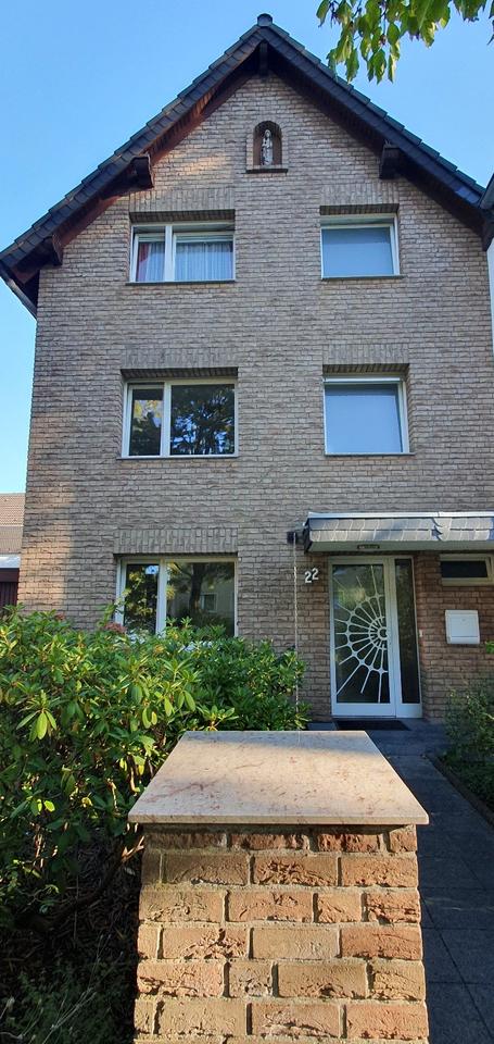 Thumbnail-Reihenendhaus in ruhiger Lage und 6 Zimmern Provisionsfrei