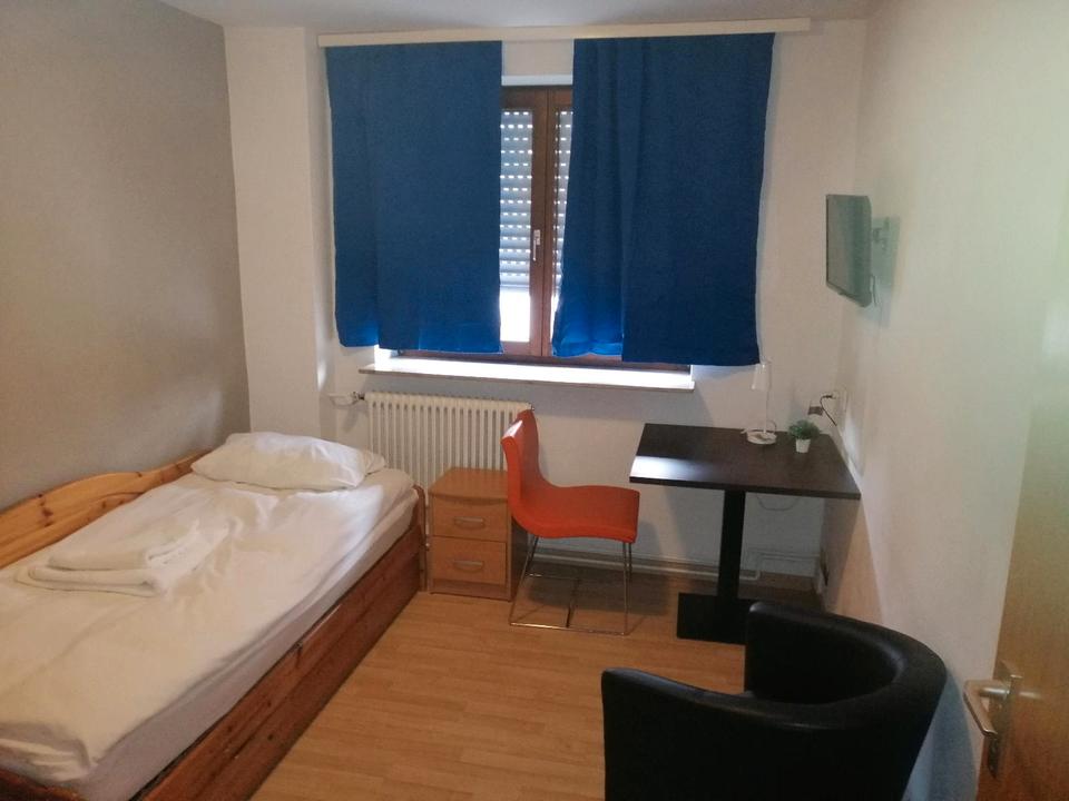 Thumbnail-Ein Zimmer in einem Gasthof auf Zeit.