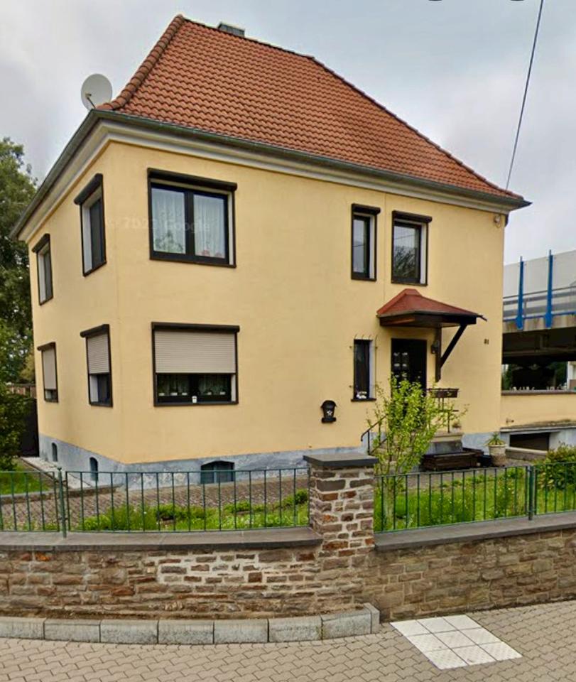 Thumbnail-Freistehendes großes Haus mit Garten und Garage