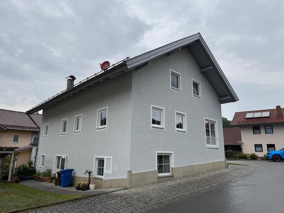 Thumbnail-Gepflegtes Zweifamilienhaus in Garham Renditeobjekt!