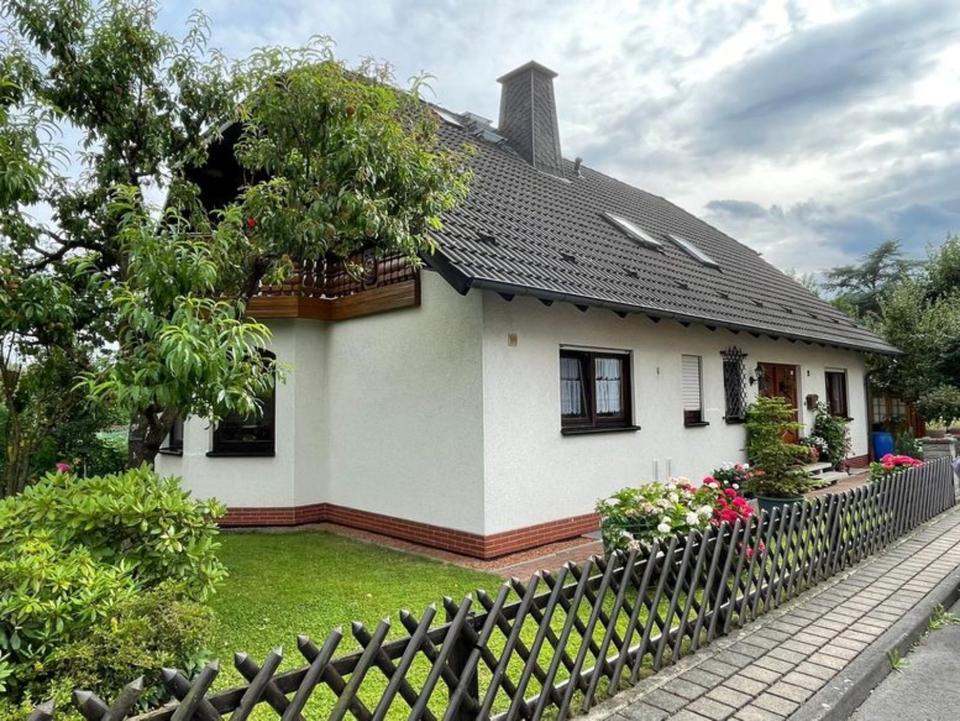 Thumbnail-Freistehendes Zweifamilienhaus mit Doppelgarage in KS-Oberzwehren