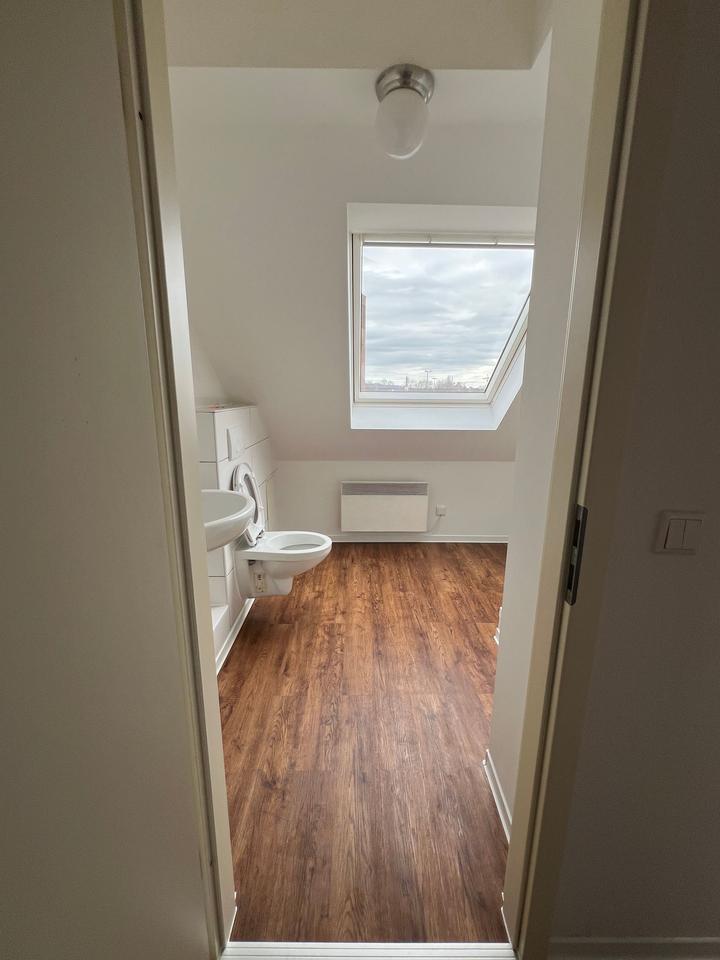 Thumbnail-Helle Dachwohnung in Düsseldorf - Ideal für Singles oder Paare