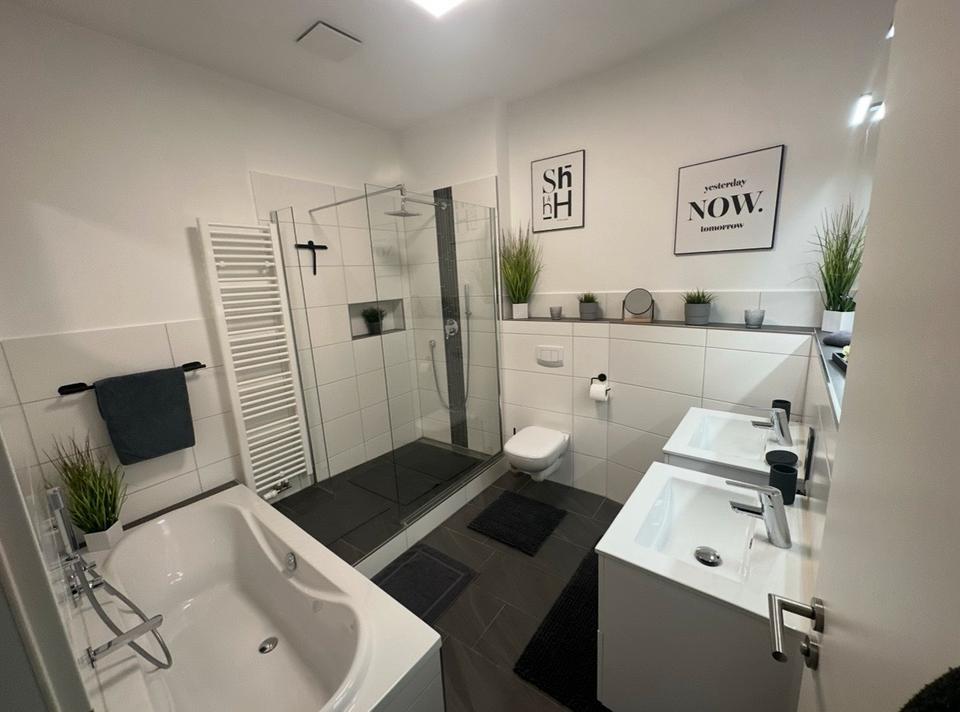 Thumbnail-Schöne möblierte 2,5 Zi.-EG-Whg., m. EBK, Terrasse