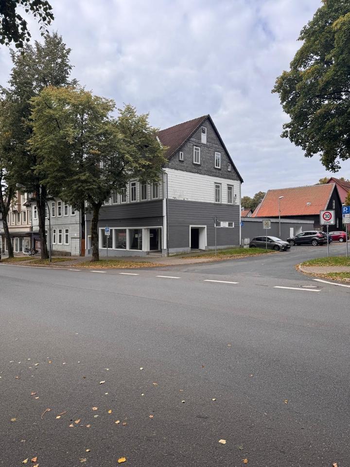 Thumbnail-Mehrfamilienhaus mit Ladenfläche