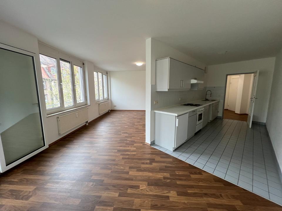 Thumbnail-HELLE 2-ZIMMER-WOHNUNG MIT WINTERGARTEN UND OPTIONALEM TIEFGARAGENSTELLPLATZ – NÄHE U-BAHN FRIEDRICH-EBERT-PLATZ