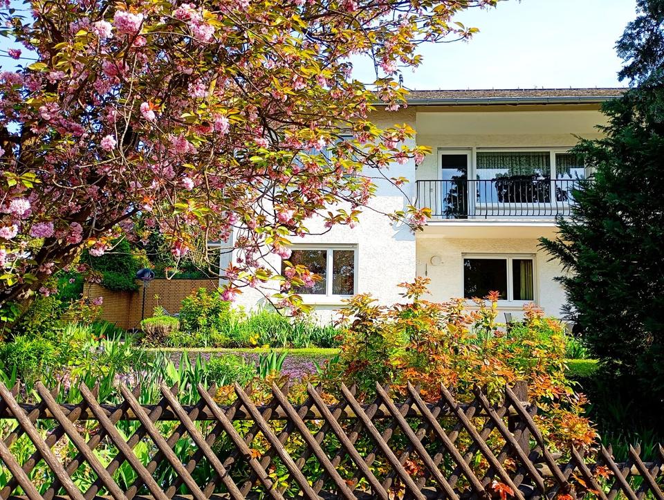 Thumbnail-Zweifamilienhaus mit wunderschönem Garten und Doppelgarage