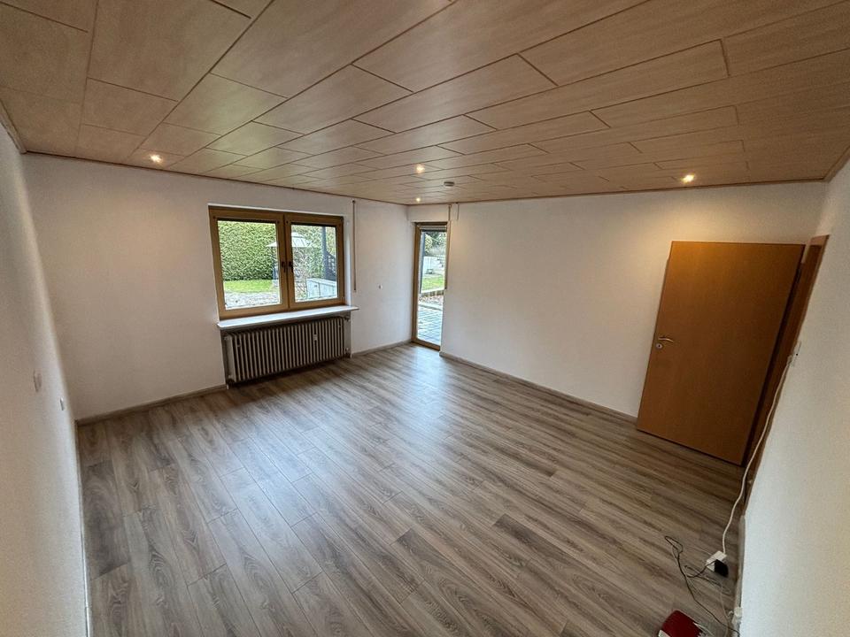 Thumbnail-WG 1 Zimmer in 3er Wohnung Erdgeschoss *2 Zimmer frei*