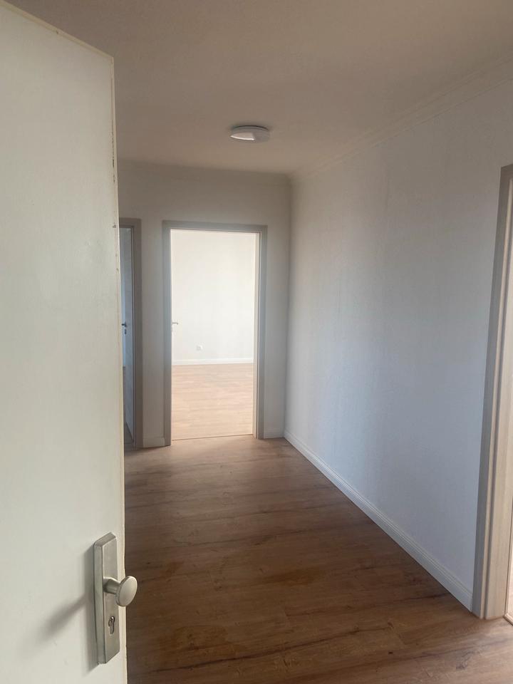 Thumbnail-Vier Zimmer Wohnung mit zwei Balkonen in Garbsen zu vermieten