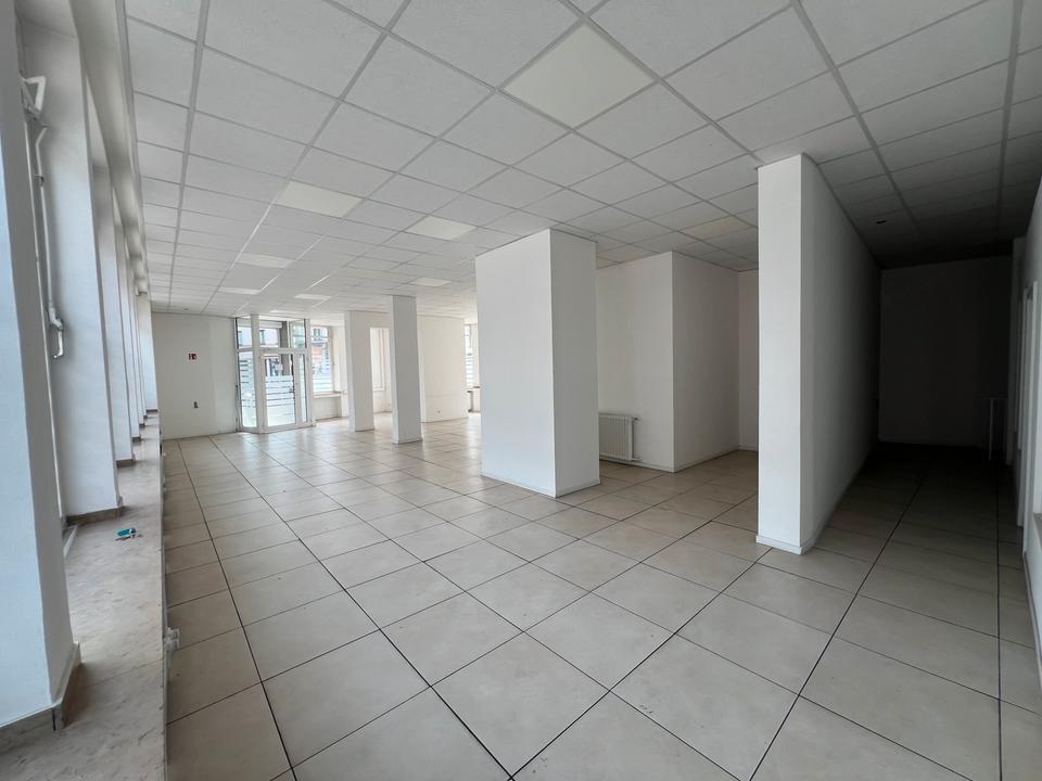 Thumbnail-TOP Lage Kölnerstr. - ca.60 m² Ladenlokal - Ecklage