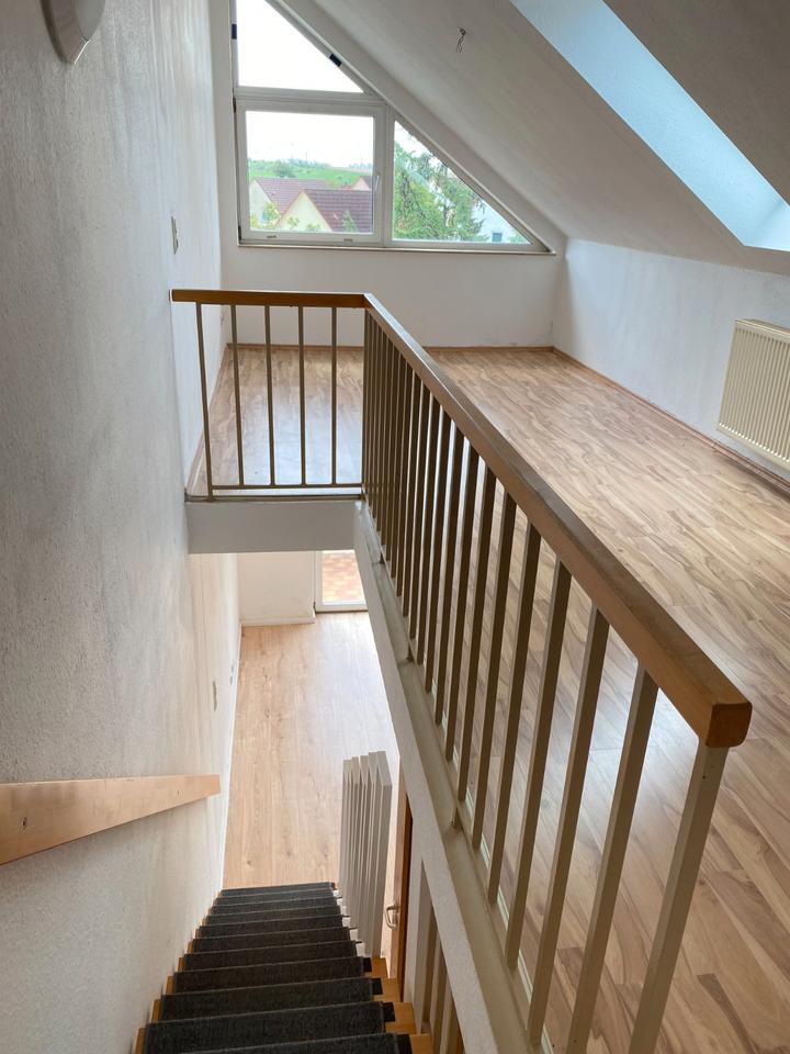 Thumbnail-Coole Dachgeschosswohnung über 2 Etagen mit 3- Raum-Potenzial, Balkon und Rollläden