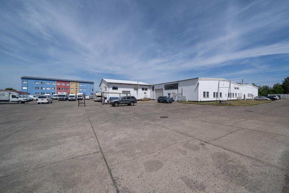 Thumbnail-390,76 qm Lager und Logistigfläche mit großem Sektionaltor