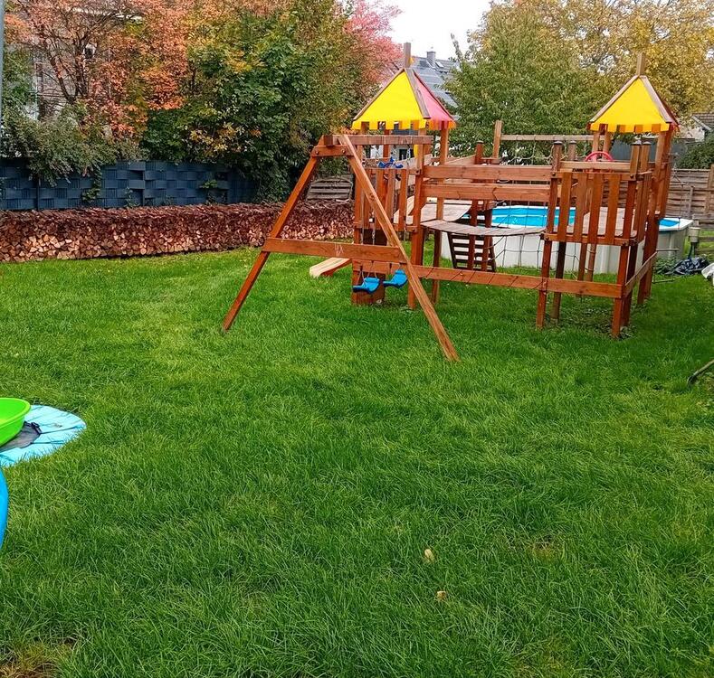 Thumbnail-Einfamilienhaus mit großem Garten und Werkstatt