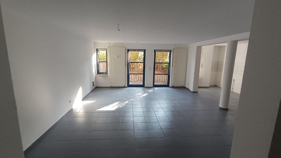 Thumbnail-Großzügige Souterrain-Wohnung in Mülheim Saarn zu vermieten