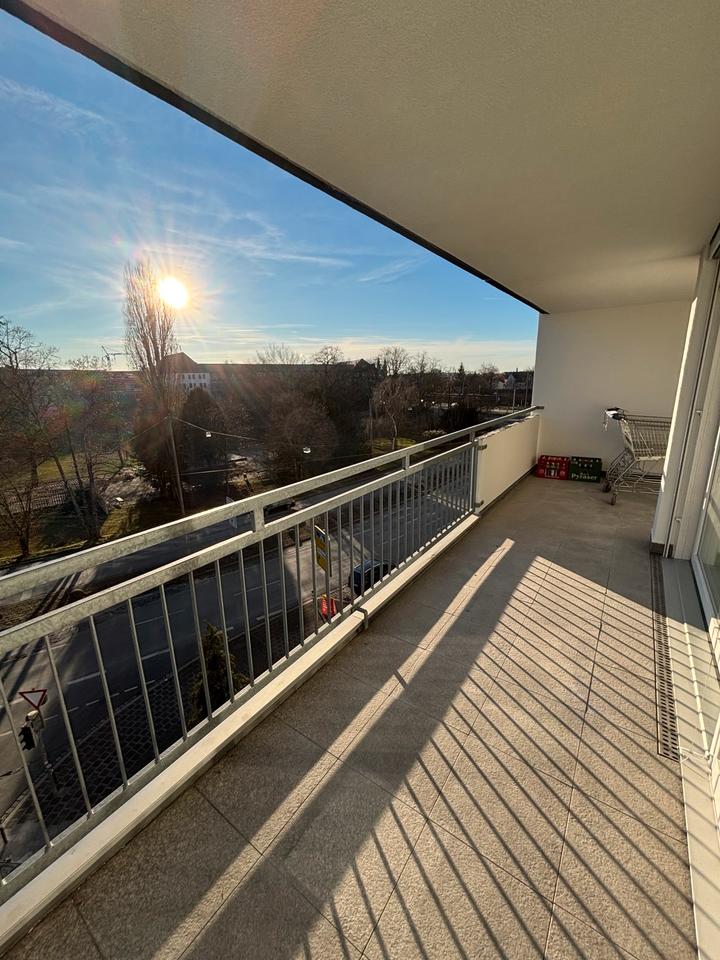 Thumbnail-Neu renovierte 4-Zimmer Wohnung mit Balkon, Aufzug und Tiefgarage