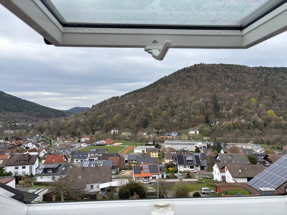 Thumbnail-2-Zimmer Dachgeschosswohnung mit neuer Einbauküche + Stellplatz