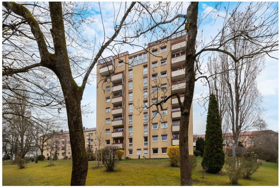 Thumbnail-Komplett möblierte und sanierte 1-Zimmer Wohnung im 4. OG