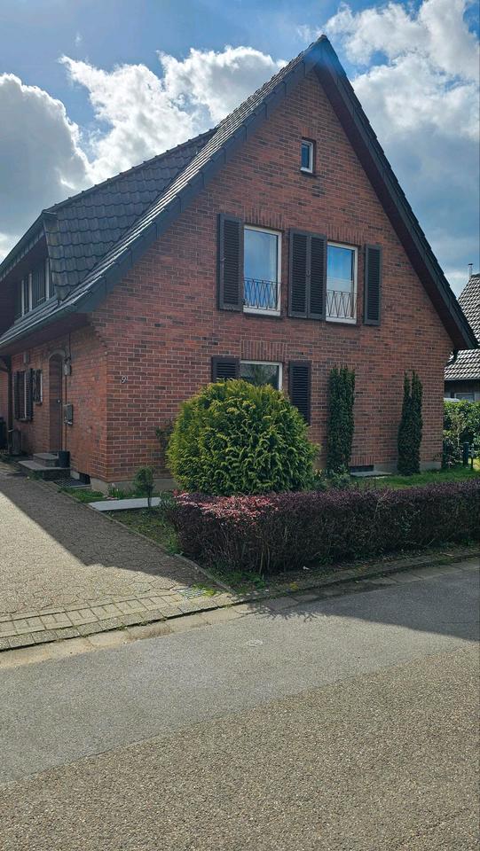 Thumbnail-EG Wohnung mit Doppelgarage, Keller und Garten
