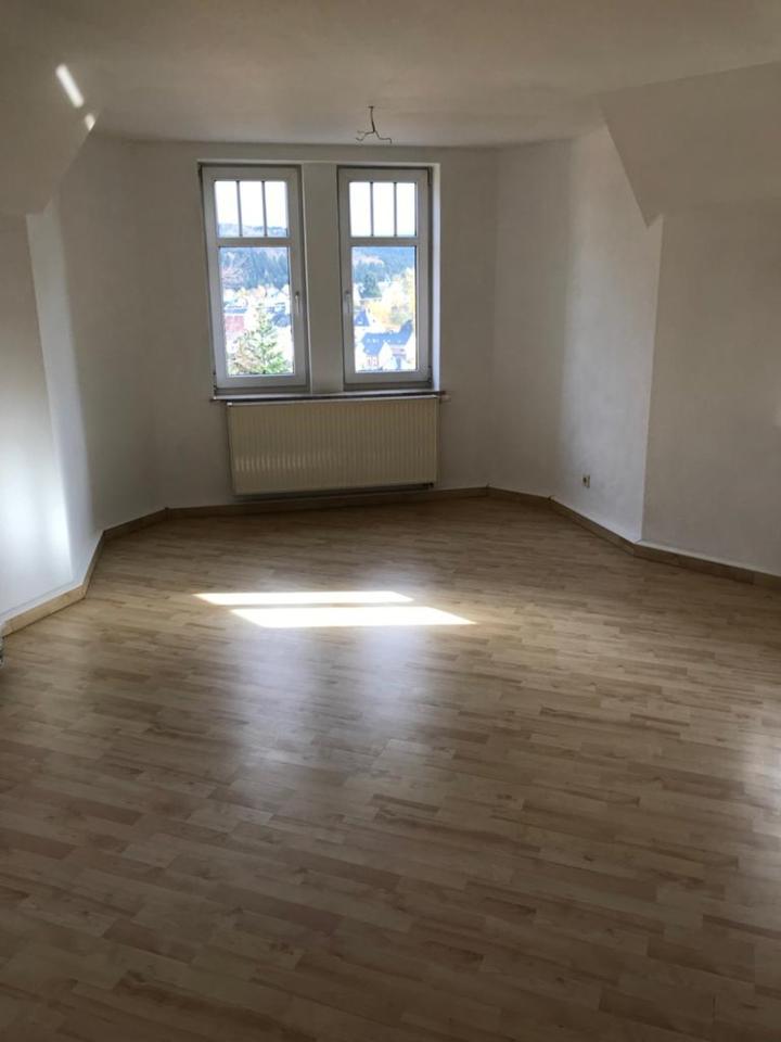 Thumbnail-Schöne Galeriewohnung in Ellefeld zu vermieten!