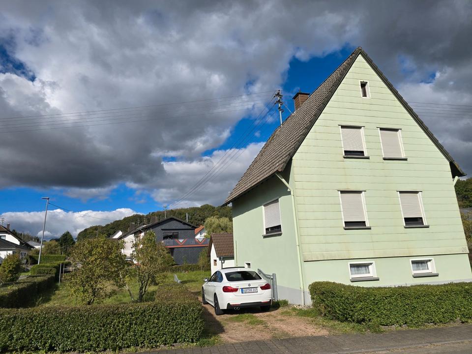 Thumbnail-Freistehendes Einfamilienhaus mit großem Garten zu verkaufen
