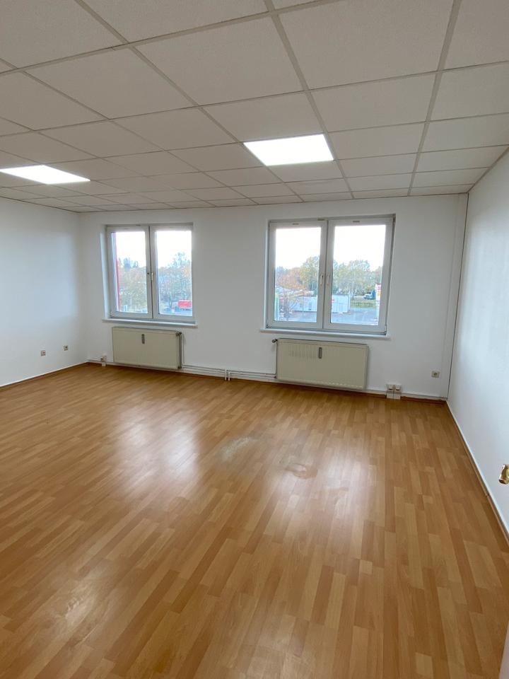 Thumbnail-69,04 qm Büro mit eigenem WC direkt in Oranienburg zu vermieten