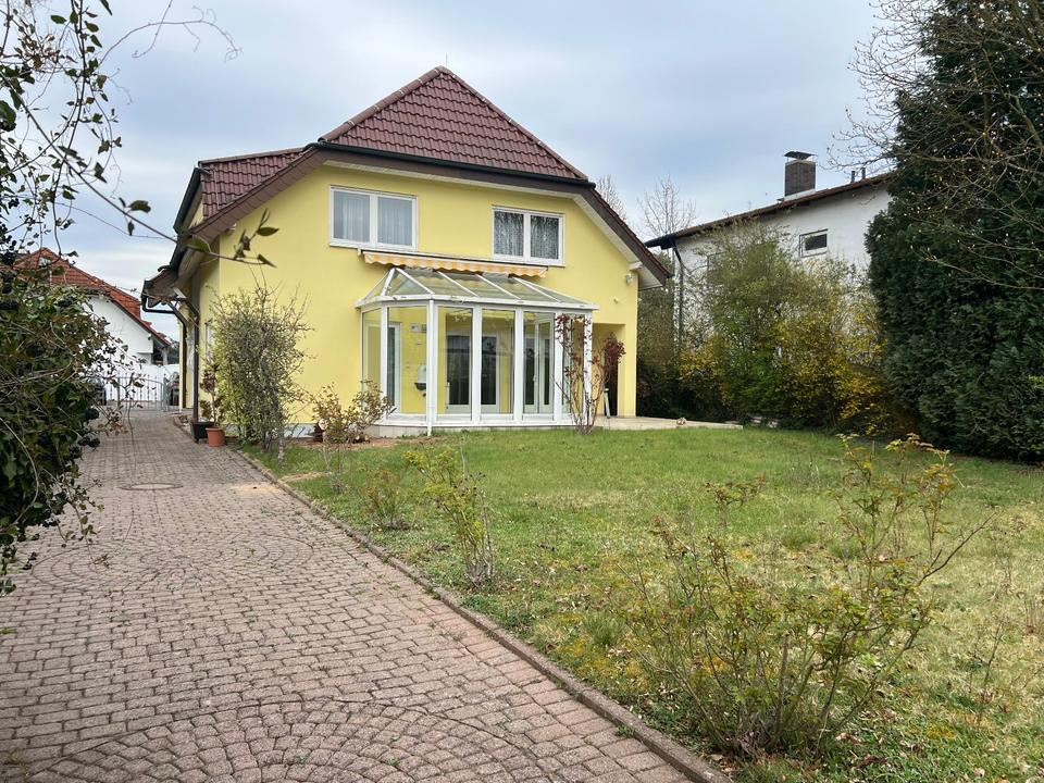 Thumbnail-Großzügiges Einfamilienhaus mit Wintergarten, Terrasse & 4 Garage