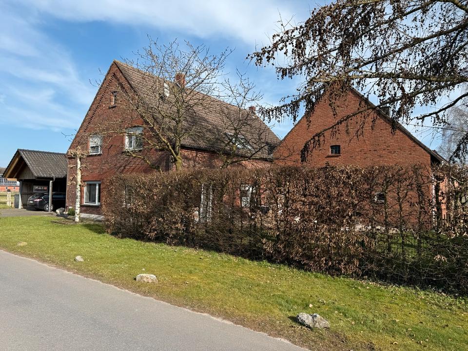 Thumbnail-Großzügige Immobilie mit Carport, Küche & Kamin