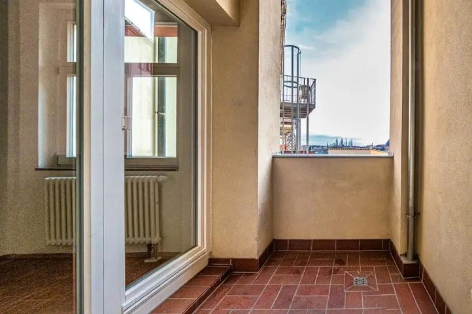 Thumbnail-Helle 2,5 Zimmer Wohnung mit Gäste WC, Aufzug, Keller, Ankleide