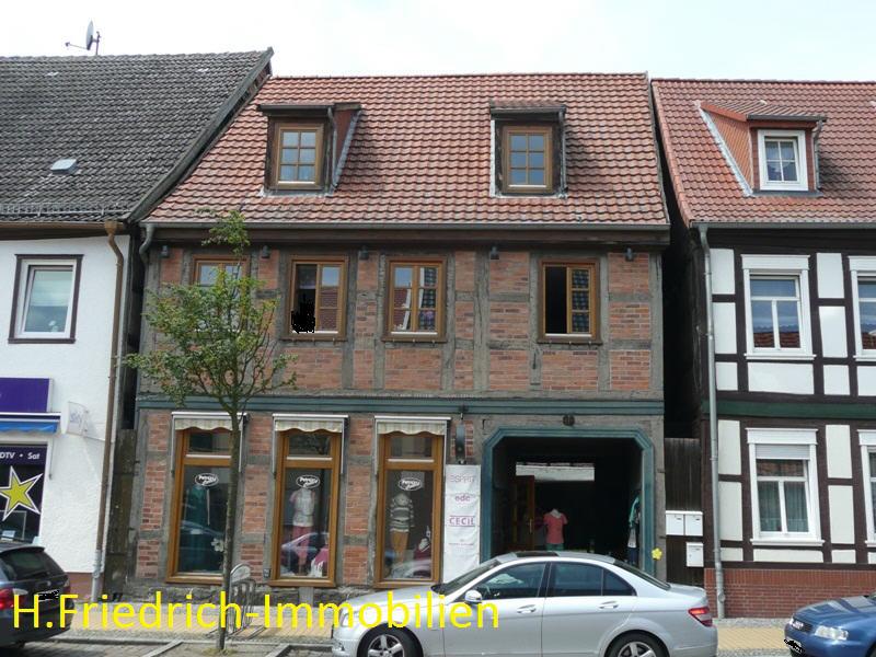 Thumbnail-In schöner Zentrumslage von Seehausen bieten wir eine schön modernisierte 2-Zimmerwohnung im Dachgeschoss zur Vermietung an. Die Wohnung besteht aus 2 geräumigen...