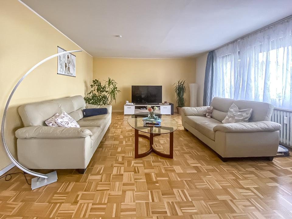 Thumbnail-Großzügige 4-Zimmer-Wohnung mit Balkon, in ruhiger Wohnlage