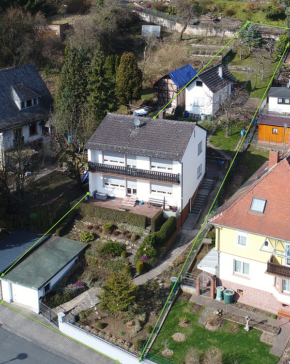 Thumbnail-Wohnaus mit Nebengebäude