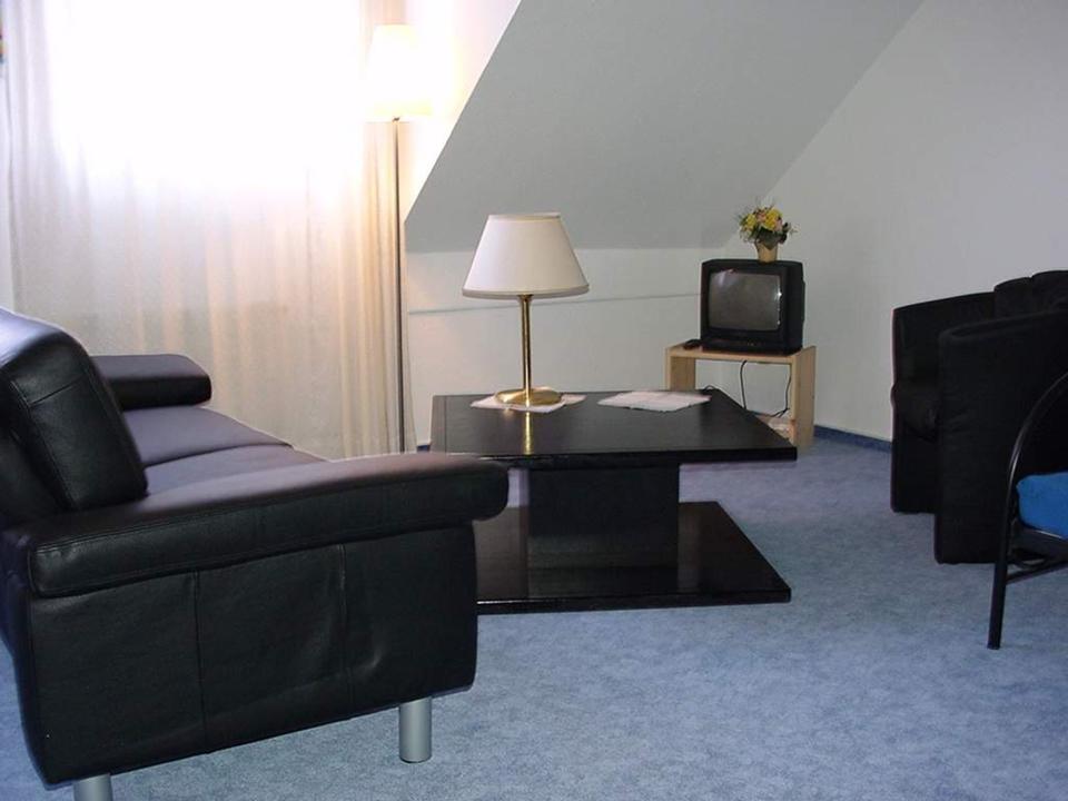 Thumbnail-40599 Düsseldorf HasselsBenrath, ruhige DG-Wohnung zu verkaufen