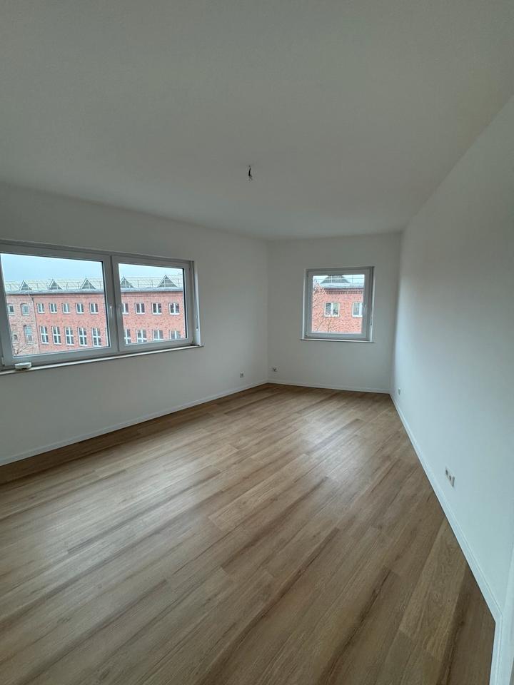 Thumbnail-Frisch sanierte 2 Zimmer Wohnung mit Aufzug, Heynestraße 48