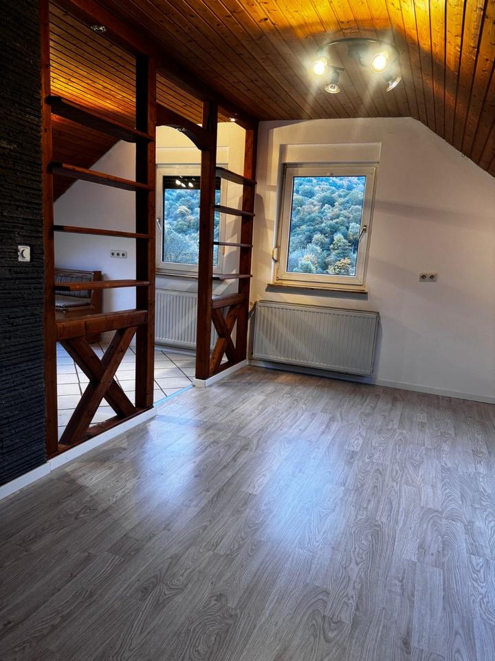 Thumbnail-Helle 3,5 Zimmer Dachgeschosswohnung mit Gartenanteil