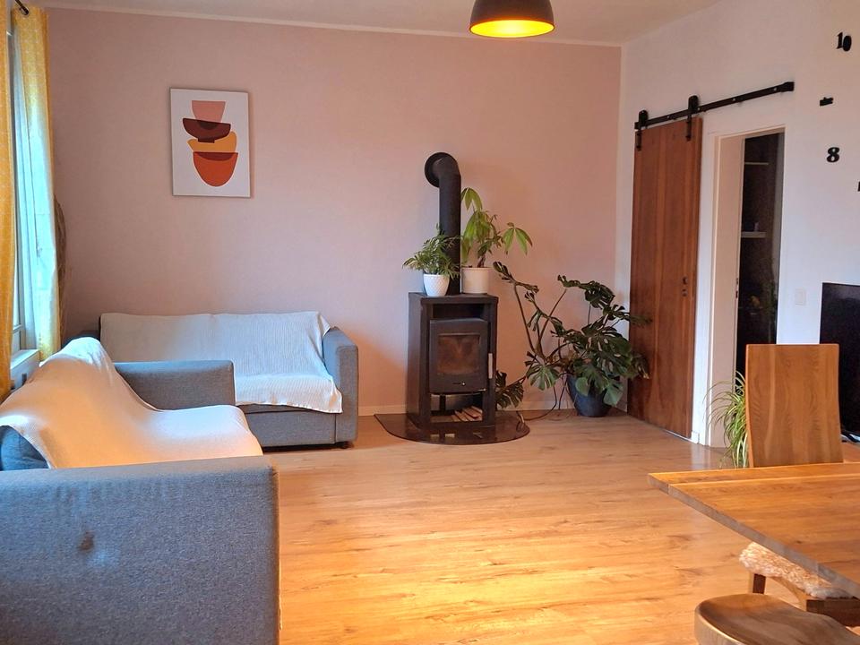 Thumbnail-Eine schöne helle Wohnung mit 4 Zimmer, Balkon, Teilmöbliert. 95q