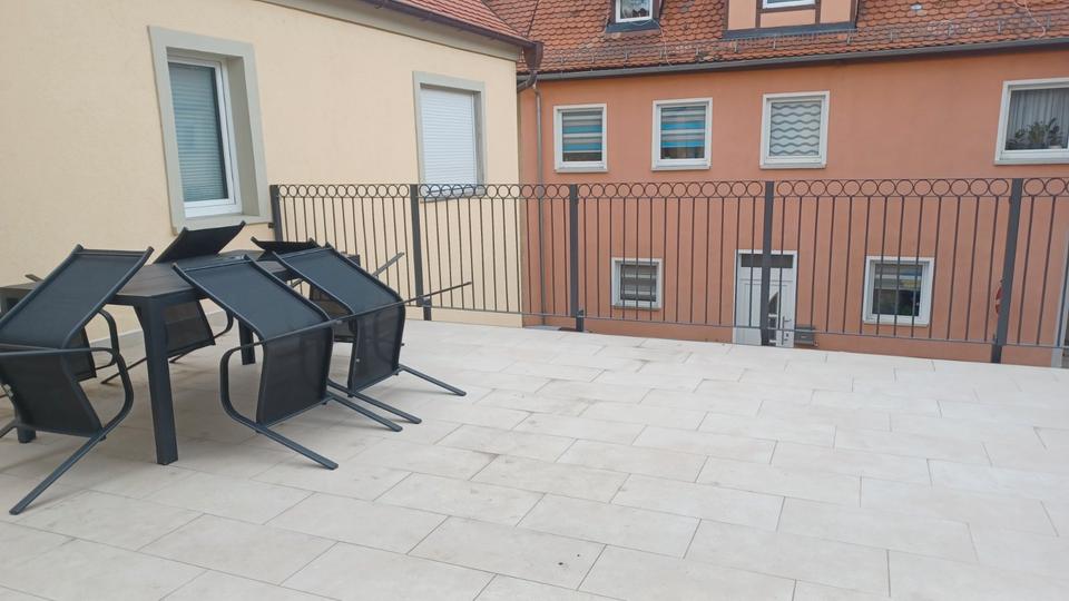 Thumbnail-modernes WG-Zimmer in komplett ausgestatteter WG