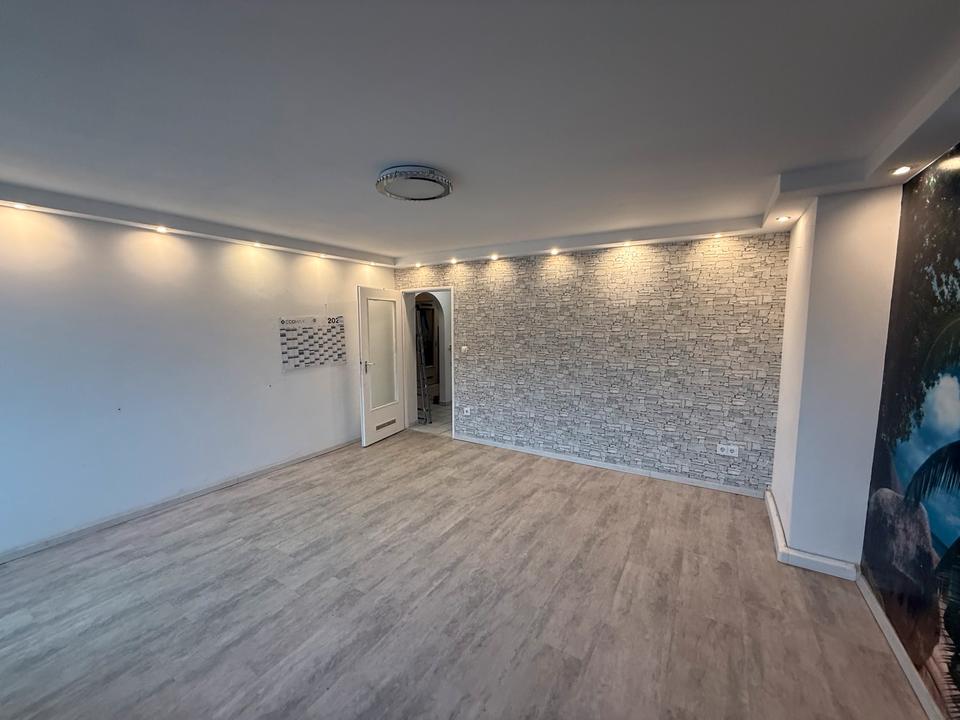 Thumbnail-3-Zimmer-Wohnung mit Balkon & Einbauküche – U-Bahn-Nähe