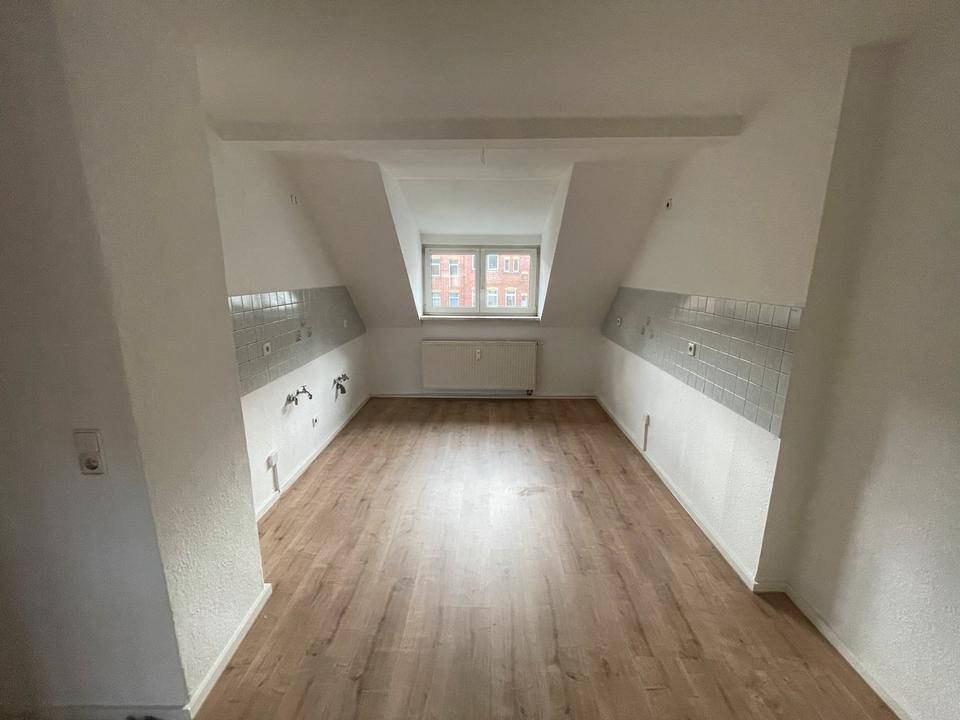 Thumbnail-Tolle Dachwohnung, Doppelwaschtisch, neue Fußböden !