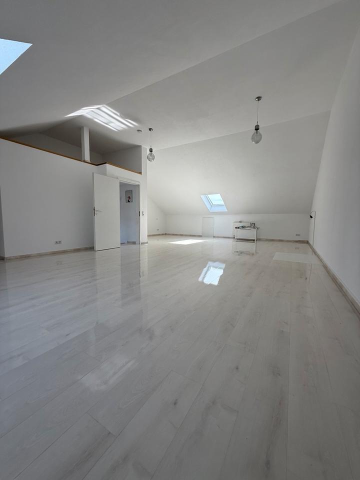 Thumbnail-Helle, moderne 4-Zimmer-Maisonettewohnung mit 160m2 mieten