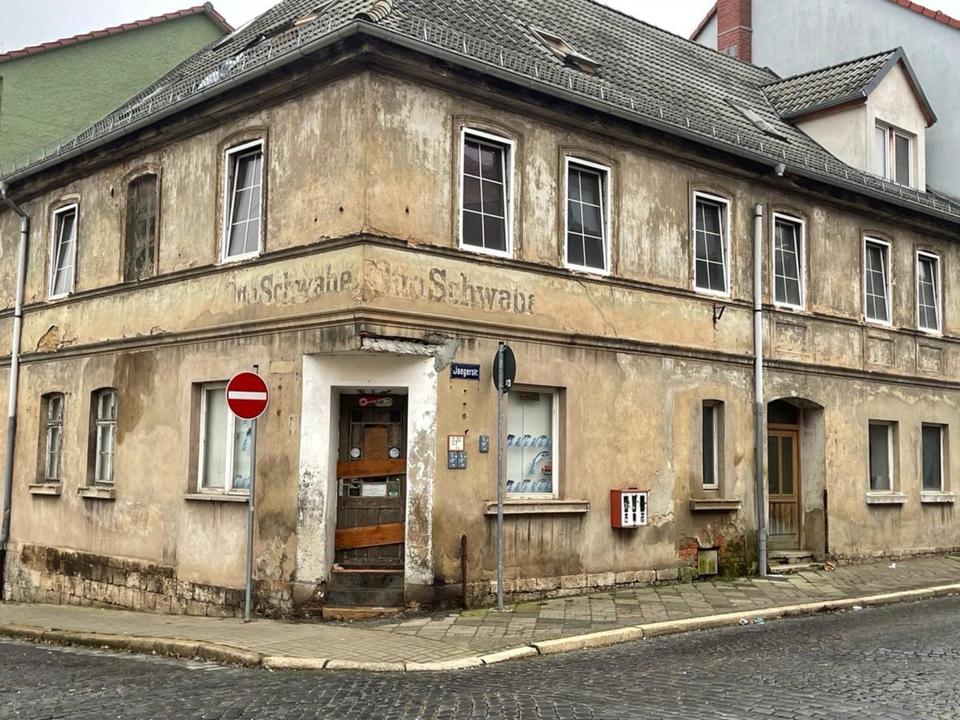 Thumbnail-Sanierungsbedürftiges Mehrfamilienhaus